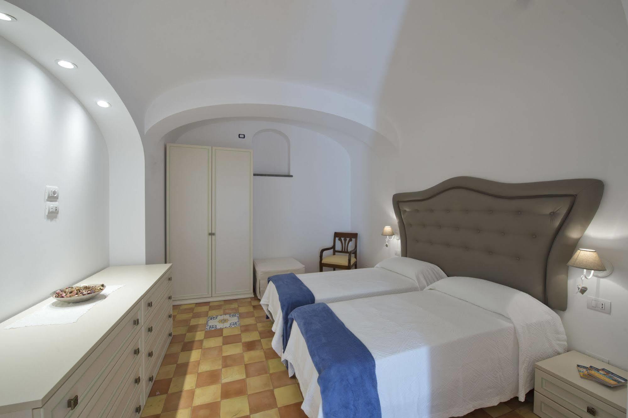 Golden Vaults Праяно Екстериор снимка