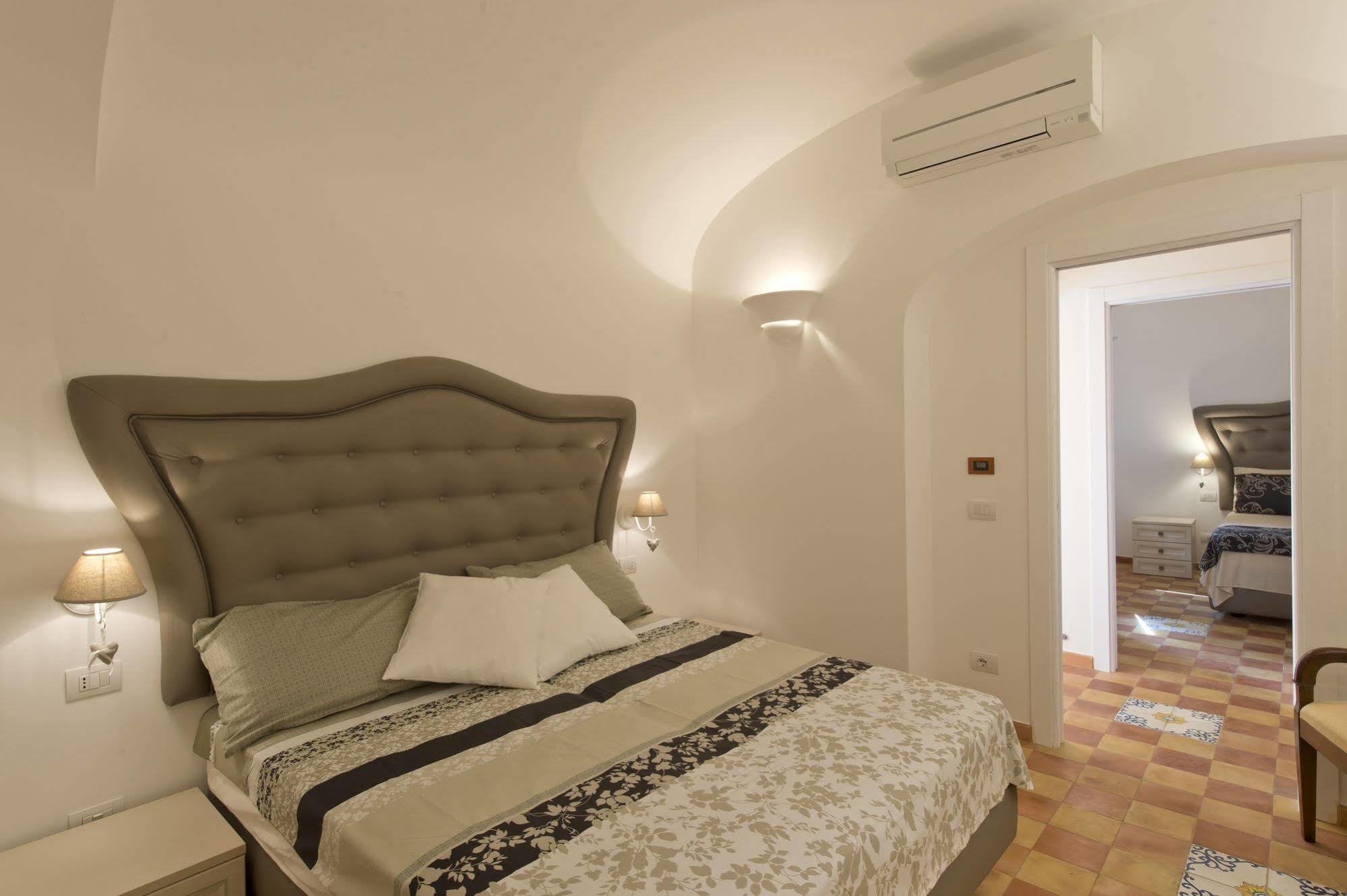 Golden Vaults Праяно Екстериор снимка